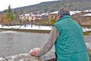 Estado del río Duero ayer a su paso por Salduero.-R.F.