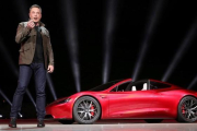 Musk presenta uno de sus modelos en noviembre del 2017.-HANDOUT