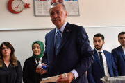 Erdogan vota en un colegio electoral en Estambul.-BULENT KILIC (AFP)