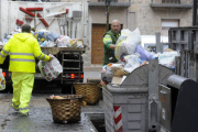 Miembros del servicio municipal de limpieza de Soria. / ÚRSULA SIERRA-