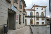 Exterior del centro de salud de Covaleda. / VALENTÍN GUISANDE-