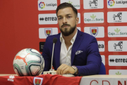 Héctor Hernández formalizó ayer su fichaje con el Numancia.-LUIS ÁNGEL TEJEDOR
