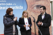 l secretario del PSCyL, Luis Tudanca, participa en la Lectura del Manifiesto en el Día Internacional Contra la Violencia de Género junto a la procuradora socialista Esther Pérez (C) y la concejala Ana Alegre-Ical