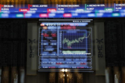La Bolsa espanola perdia un 0 44 a mediodia arrastrada por las acereras y la banca.-JUAN CARLOS HIDALGO / EFE