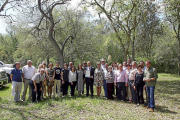 La delegación de agredeños en Goliad junto a la alcaldesa, su juez y Jesús Manuel Alonso en el centro con el acuerdo que establece el 23 de marzo Día de Ágreda en Texas.-J. S.