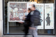 Promoción de hipotecas en una oficina bancaria.-FERRAN NADEU
