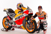 Dani Pedrosa, junto a su Honda RC213V de este año.-REPSOL-HONDA MEDIA