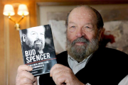 Imagen de archivo de Bud Spencer con motivo de la presentación de la edición en alemán de su autobiografía 'Mi vida, mis películas', en 2011.-EFE