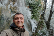 Fernando Martínez Peña, junto a la cascada de la Toba recientemente.-HDS