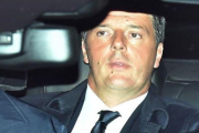 Matteo Renzi llega al palacio del Quirinale para presentar su dimisión.-AFP / VINCENZO PINTO