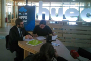 Javier Gracia y Daniel Hernández, durante la presentación de la iniciativa.-EL HUECO
