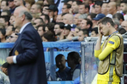 Iker Casillas y Del Bosque, durante el partido de España contra Croacia en la Eurocopa de Francia.-JUANJO MARTIN