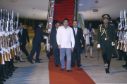 El presidente filipino Rodrigo Duterte a su llegada al aeropuerto de Vientiane, Laos.-MADE NAGI / EFE