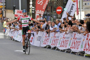 El vasco Jon Barrenetxea celebra su victoria en la prueba en línea del Nacional júnior, ayer en Soria.-MARIO TEJEDOR