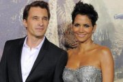 Halle Berry y Olivier Martínez, en Los Ángeles, en octubre del 2015.-AP / CHRIS PIZZELLO
