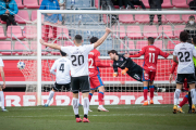 El Burgos se llevaba los tres puntos de Los Pajaritos con un remate de cabeza de Unai Elguezábal a la salida de un córner. GONZALO MONTESEGURO