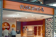 Una oficina de la compañía Euskaltel.-Foto: EL PERIÓDICO
