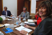 La secretaria de Estado de Empleo, Yolanda Valdeolivas, en la reuniñon mantenida este lunes con los representantes de la Confederación Española de Economía Social.-FERNANDO ALVARADO