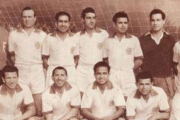 Los jugadores del Green Cross chileno en 1961, poco antes del accidente aéreo.-Foto: ARCHIVO