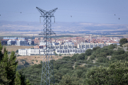 El precio de la electricidad está siendo el quebradero de cabeza de muchas familias y empresarios. MARIO TEJEDOR