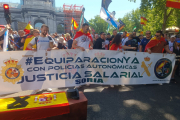 Manifestantes de Soria junto a la Puerta de Alcalá, aún en obras. @Jupol_Soria