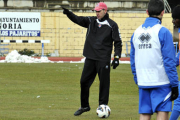 El máximo responsable en el banquillo del Numancia, Pablo Machín. / VALENTÍN GUISANDE-