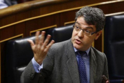 Álvaro Nadal, ministro de Energía, durante el pleno del Congreso de los Diputados.-AGUSTÍN CATALÁN