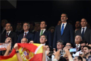 El Rey Felipe, en el centro del palco del Benito Villamarín.-AFP / PAU BARRENA