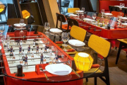 Una mesa que es un futbolín del restaurante Jaleo, en el Walt Disney World Resort de Orlando (Florida).-REY LÓPEZ (EFE)
