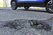 La carretera para la Subida al Castillo de este domingo vuelve a presentar un pésimo estado para el desarrollo de la prueba.-Valentín Guisande