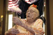 Una imagen de Gertrude Weaver, hasta ahora la persona más anciana del mundo, el año pasado, el 3 de julio, en la celebración de su 116 cumpleaños.-Foto: AP