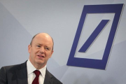El copresidente del Deutsche Bank, John Cryan, en la sede de la entidad, en Fráncfort.-AFP / DANIEL ROLAND