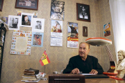 El párroco Jesús Calvo, en su despacho.-INTERVIÚ / PEIO GARCÍA