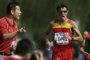 El campeón mundial de los 20 km marcha, durante la prueba celebrada en Pekín.-Foto: KIN CHEUNG / AP