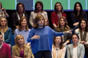 La vicepresidenta del Gobierno, Soraya Sáenz de Santamaría, durante un acto con mujeres candidatas al Parlamento andaluz, este sábado, en Cádiz.-Foto: Román Ríos / EFE