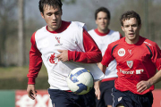 Unai Medina durante un entrenamiento con la primera plantilla del Athletic. / DEIA-