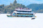Imagen del hundimiento del barco 'El Almirante', en Guatapé (Colombia).-