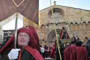 En el desfile procesional participaron unos 170 cofrades.-V. GUISANDE