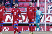 Juan Carlos, Escassi, Gus Ledes y Carlos Gutiérrez se lamentan por el gol encajado el pasado domingo ante Osasuna.-MARIO TEJEDOR