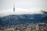 Imagen invernal de Barcelona con el Tibidabo al fondo.-JOAN CORTADELLAS