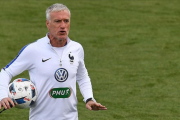 Didier Deschamps, durante un entrenamiento con la selección-AFP / FRANCK FIFE