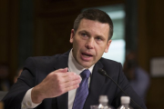 Kevin McAleenan durante una conferencia de prensa.-AP