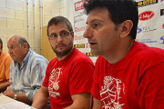 Los responsables de la Curva Soriana durante la rueda de prensa en la que anunciaron que iban a intentar salvar el equipo de voleibol. / ÁLVARO MARTÍNEZ-