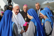 El papa Francisco, antes de coger su avión en Nueva York con destino a Filadelfia.-EFE / JOHN PARASKEVAS