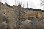 La muralla de las márgenes y la ladera del Mirón.-Noelia Martínez