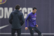 Busquets toca el balón durante la sesion preparatoria previa al clásico.-Foto: JORDI COTRINA