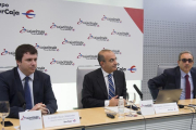Eduardo Hernández, director territorial en Castilla y León de Ibercaja; Rodrigo Galán, director del Grupo Financiero Ibercaja (D); y Javier Rillo, director de análisis de Ibercaja Gestión (I), hacen balance de la actividad de Ibercaja en este ejercicio-Ical