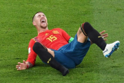 Sergio Ramos se queja tras recibir una entrada en el partido ante Marruecos.-AFP
