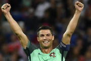 Cristiano celebra el pase a la final de París.-AFP / PHILIPPE DESMAZES