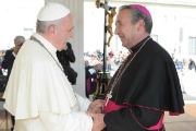 El Papa Francisco y Monseñor Gerardo Melgar en una foto retrospectiva.-Osma-Soria